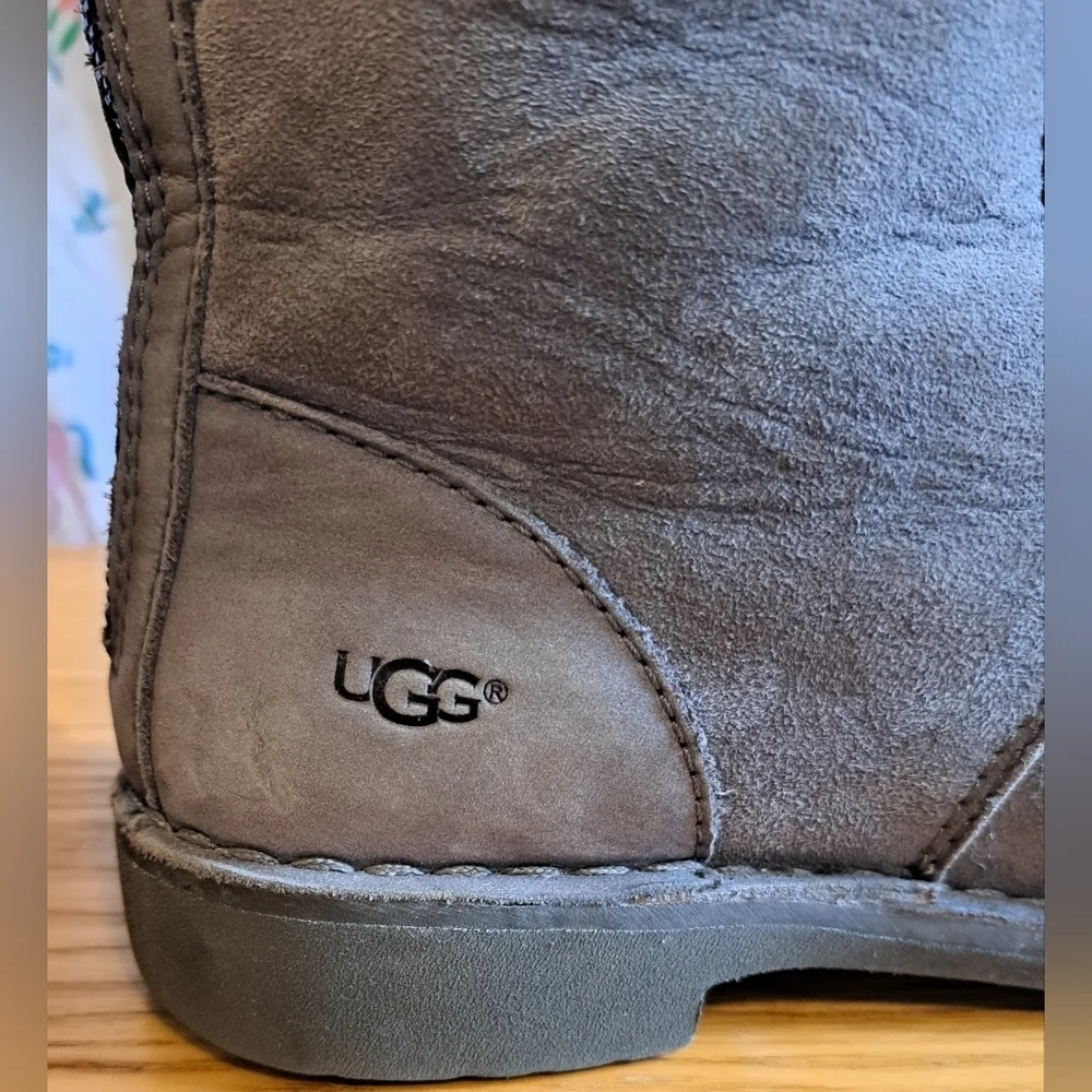 EUC UGG Daney Grey Suede & Shearling Casual Outdoor Winter Boot Shoe SZ 6